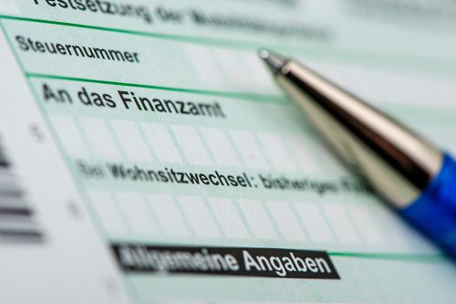 Formular und Kugelschreiber